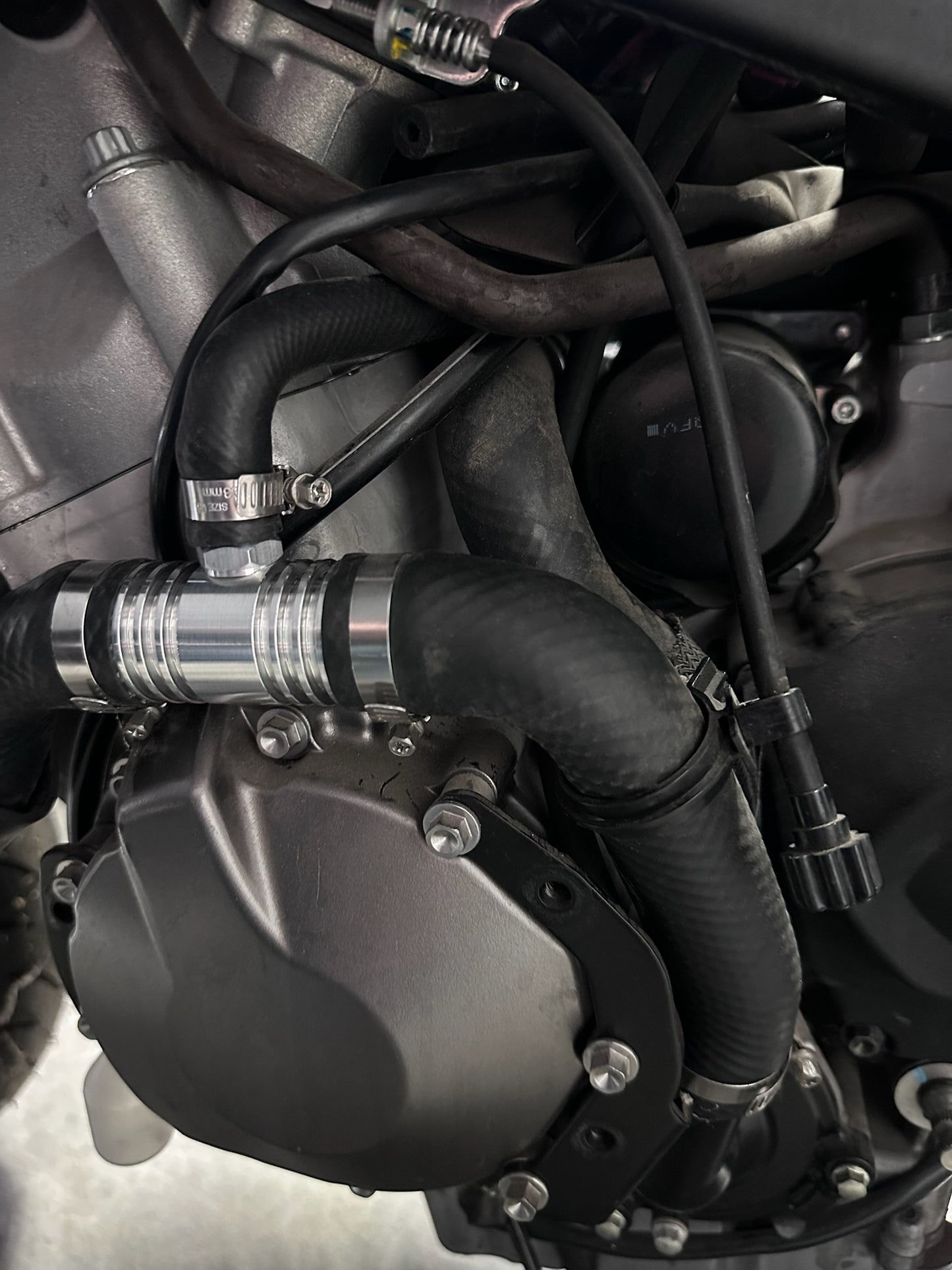 Twisted Tee Coolant Fitting 09-26 ZX6R